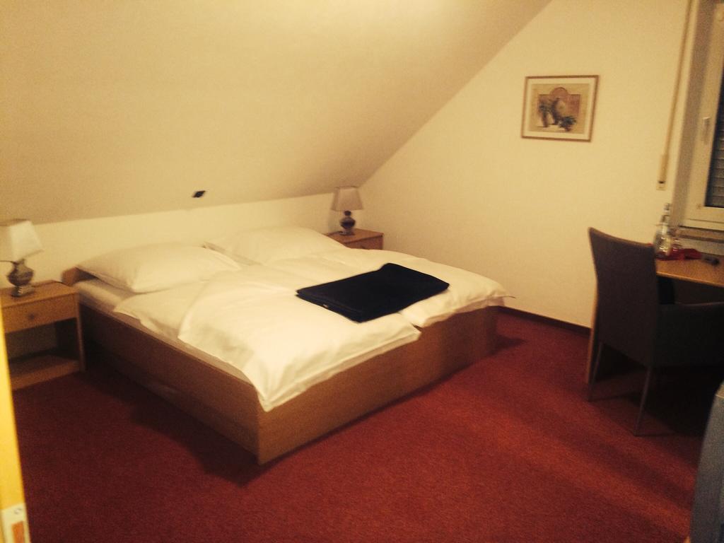 Hotel Friesenhof Westoverledingen Room photo